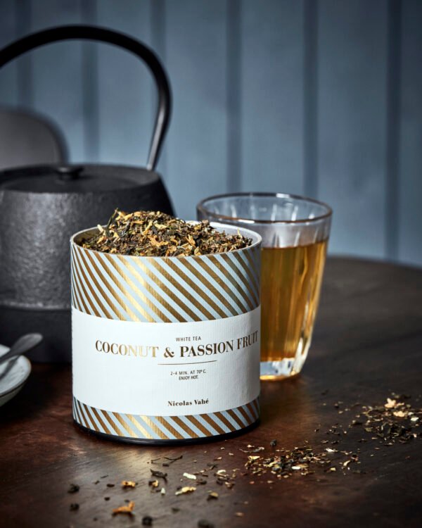 BALTOJI ARBATA SU KOKOSU IR PASIFLORAIS